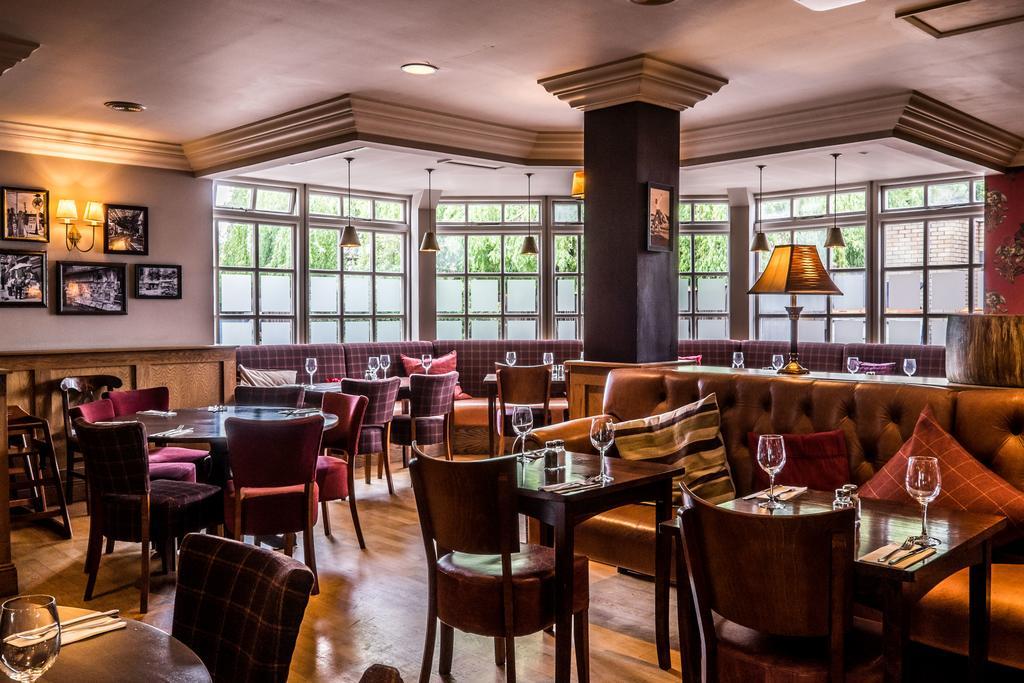 Bridge Hotel Гринфорд Экстерьер фото