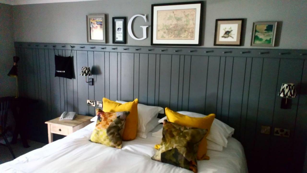Bridge Hotel Гринфорд Экстерьер фото