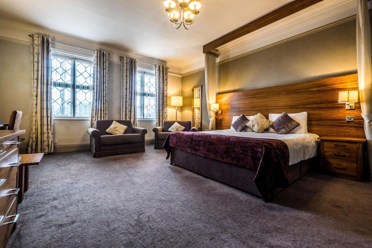 Bridge Hotel Гринфорд Экстерьер фото